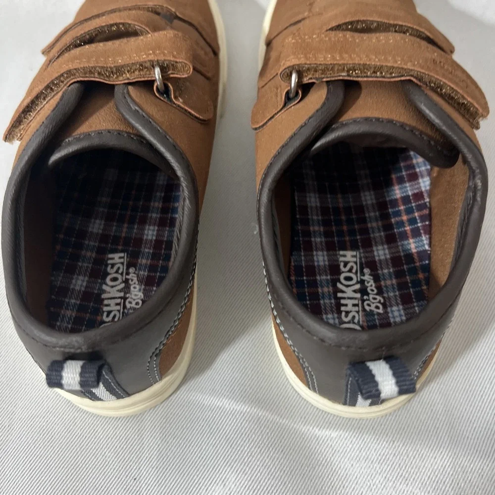 Oshkosh B'gosh brown sneakers three‎ straps size 12